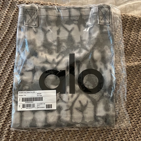 [NWT] Alo Grey Tie-Dye Tote - Picture 8 of 8